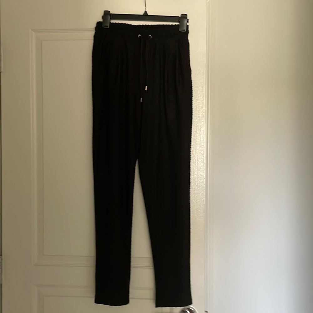 Black textured joggers. Side pockets. Size S